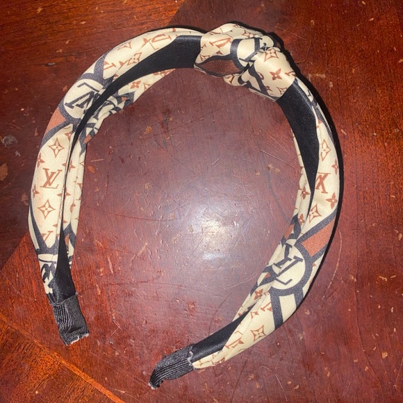 Chic Louis Vuitton woman’s headband - Picture 4 of 8